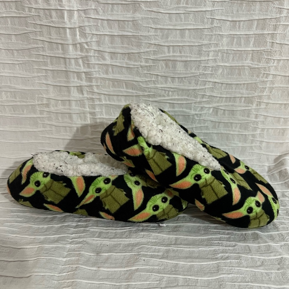 STAR WARS* THE MANDALORIAN Fuzzy Babba Slipper Socks Toddler/Child 7 to 8
